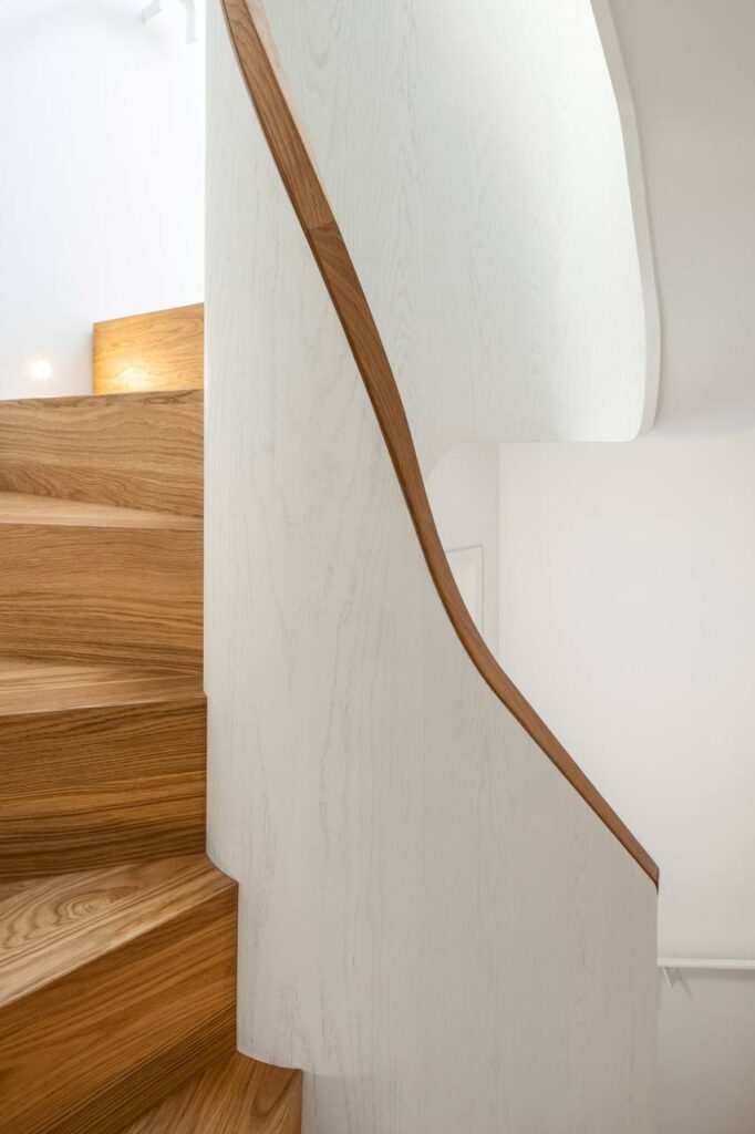 Curved balustrade